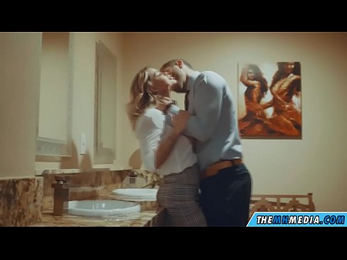 ❤️ Cuando una rubia tetona te seduce en un baño público ☑ Video de sexo de calidad en es.pornochaturbate.ru ❌️